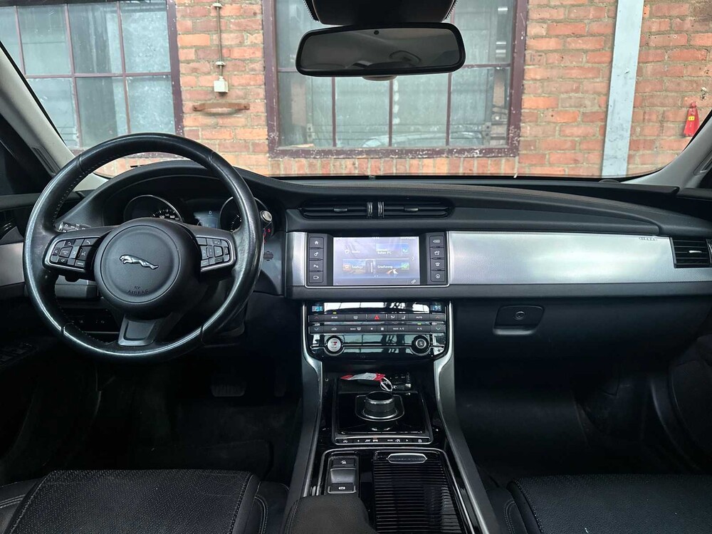 Jaguar XF 3.0d Portfolio -FACELIFT- 300hp 2016 ORIG-NL, JS-305-N