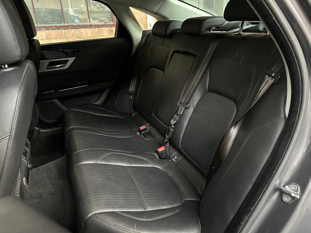 Jaguar XF 3.0d Portfolio -FACELIFT- 300hp 2016 ORIG-NL, JS-305-N