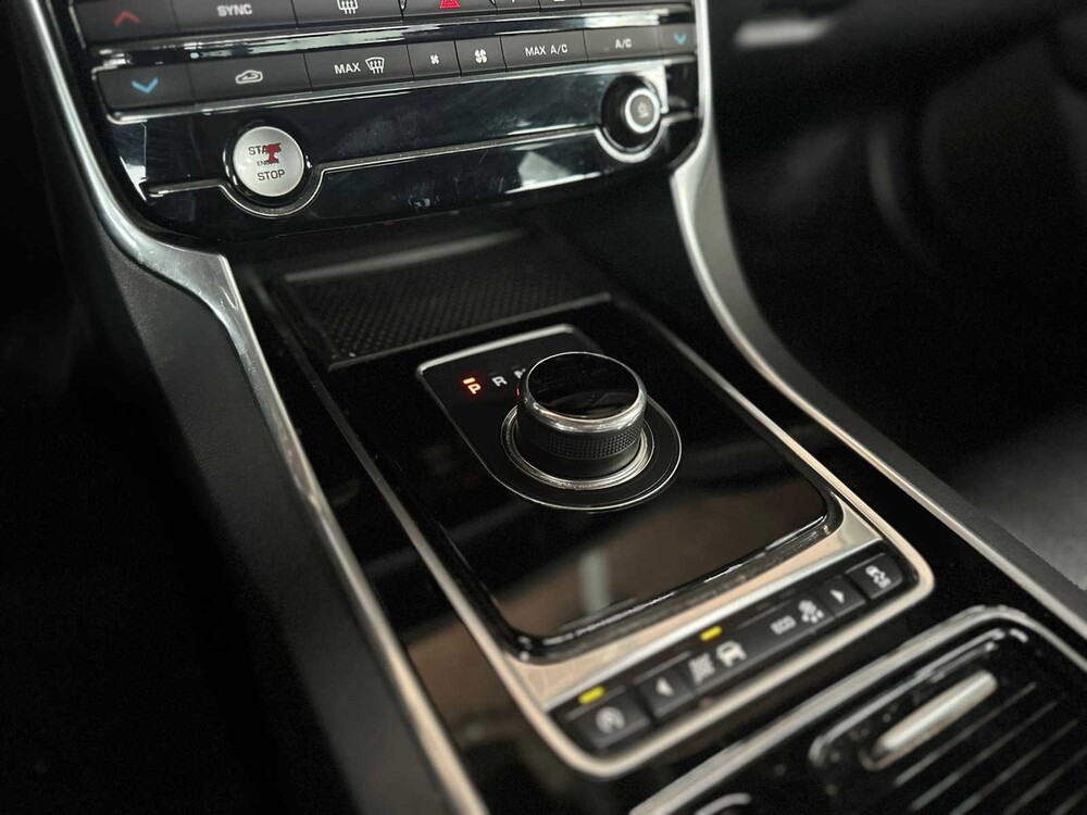 Jaguar XF 3.0d Portfolio -FACELIFT- 300hp 2016 ORIG-NL, JS-305-N