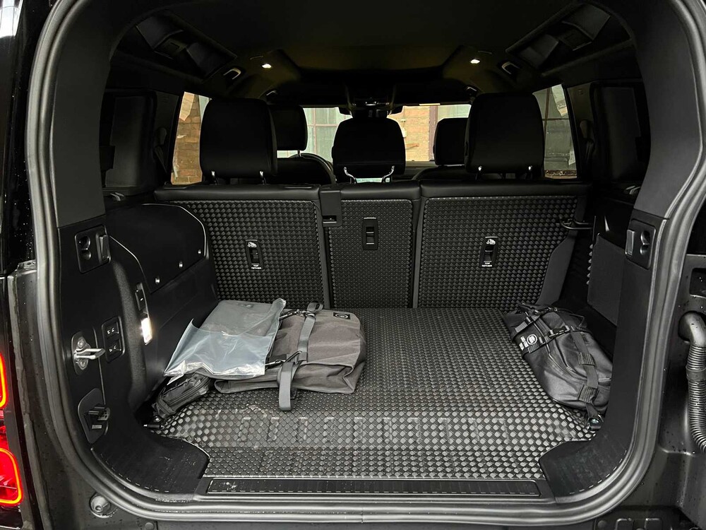 Land Rover Defender P400e SE Hybrid 404hp 2023 -Manufacturer's Warranty-