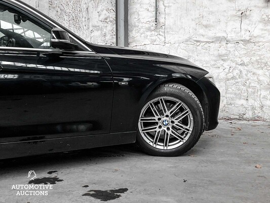 BMW 318d Touring High Executive 143pk 2013 3-serie, NN-381-N