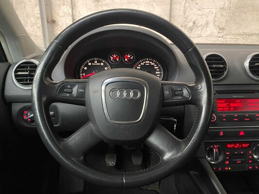 Audi A3 1.6 Attraction -Facelift- 102pk 2010, HN-388-R