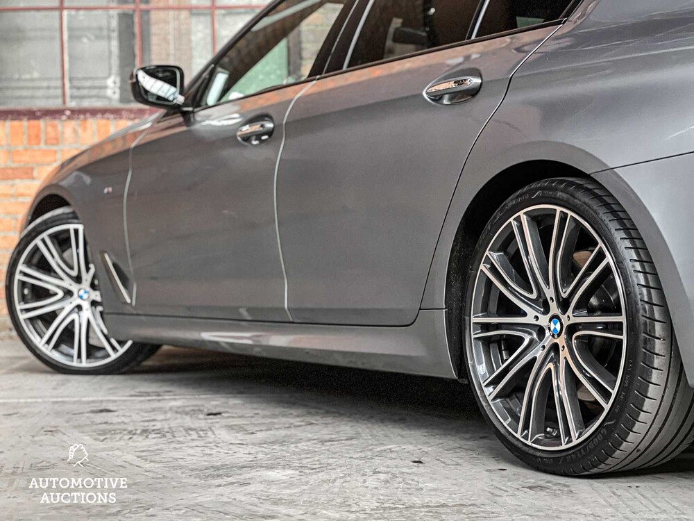 BMW M550i M-Sport xDrive 4.4 V8 High Executive 462hp 2017 5-Series (ORIGINAL-NL), PD-514-S