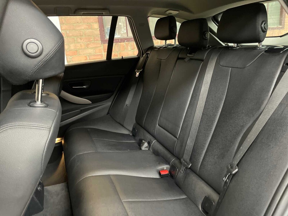 BMW 318d Touring 143hp 2015 3-Series