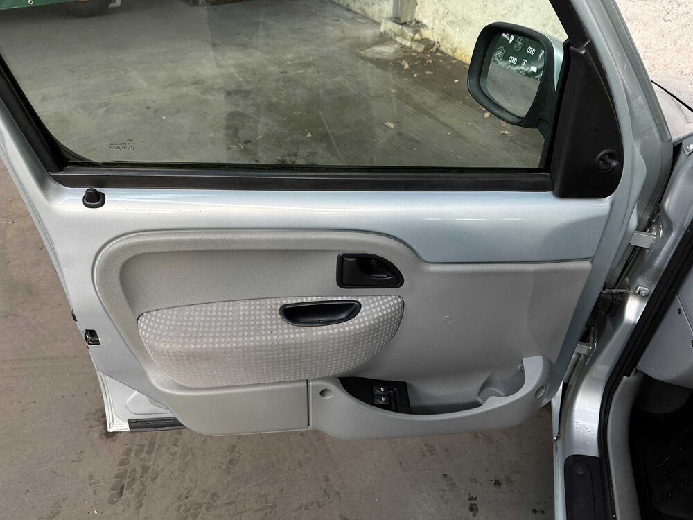 Renault Kangoo 1.6-16V Expression Luxe 95PS 2006 -Orig. NL-, 33-SJ-ZL -Rollstuhlwagen- Doppelschiebetür -