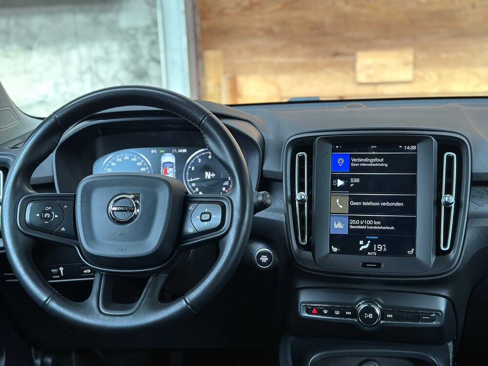 Volvo XC40 Momentum 156PS 2019, X-713-ZB