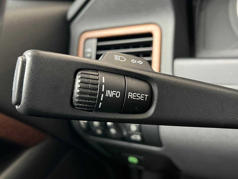 Volvo V70 2.4 D5 185PS 2008, 9-ZSK-36 -YOUNGTIMER-