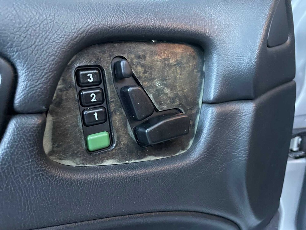 Mercedes-Benz CLK55 AMG 5.5 V8 CLK-Class Coupé 347hp 2001, G-042-JD -Youngtimer-