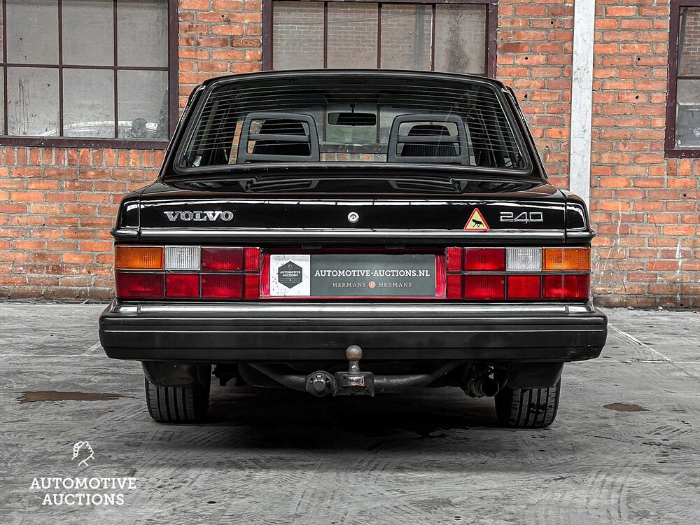 Volvo 240 2.3 GL Grand Luxe 84hp 1980, 12-XN-JT