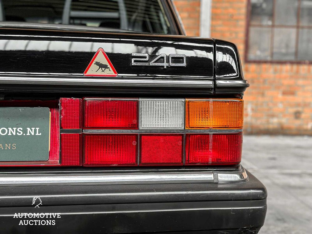 Volvo 240 2.3 GL Grand Luxe 84hp 1980, 12-XN-JT