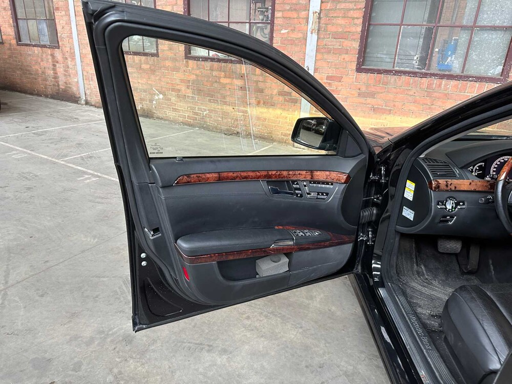Mercedes-Benz S600 Long AMG Package 5.5 V12 517hp 2007 -Youngtimer-