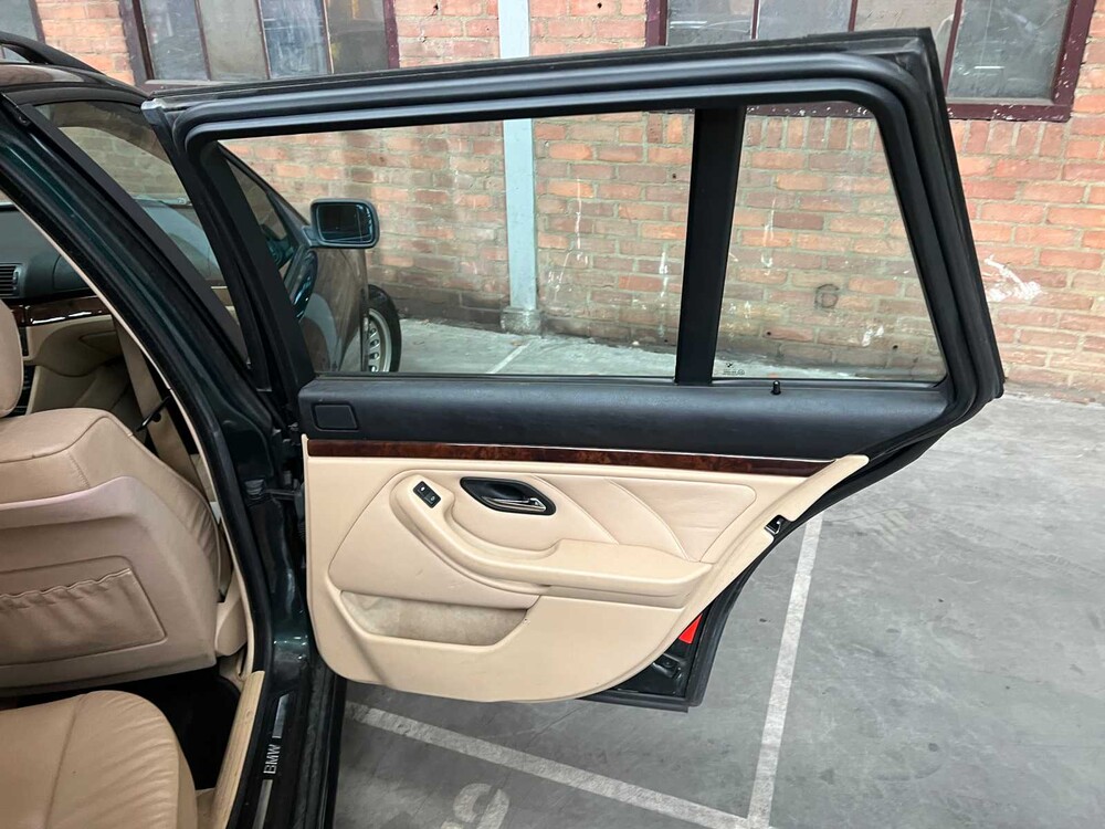 BMW 523i Touring Executive 5-series 170hp 2000, 83-FL-GH