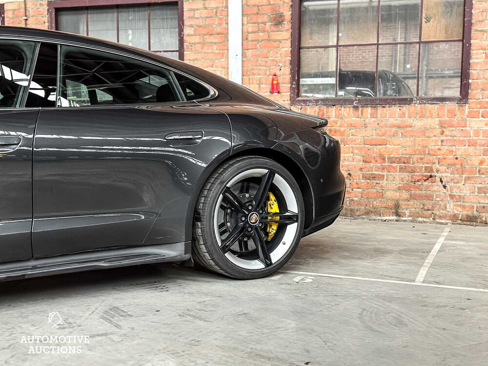Porsche Taycan Turbo S 93 kWh 761PS 2020 Sport-Chrono