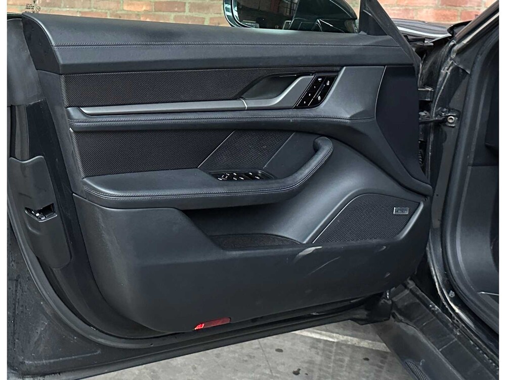 Porsche Taycan Turbo S 93 kWh 761PS 2020 Sport-Chrono