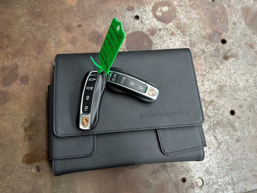 Porsche Taycan Turbo S 93 kWh 761PS 2020 Sport-Chrono