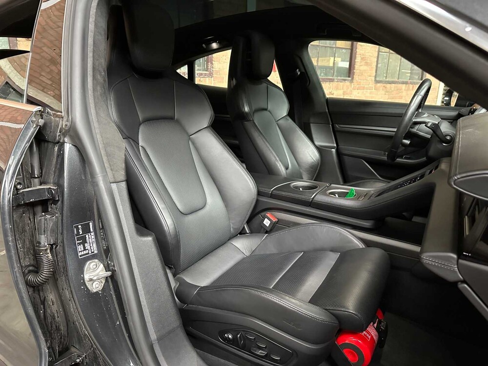 Porsche Taycan Turbo S 93 kWh 761PS 2020 Sport-Chrono