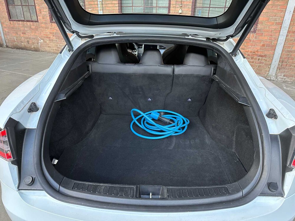 Tesla Model S 100D 417PS 2018 (Original-UK), TP-188-D