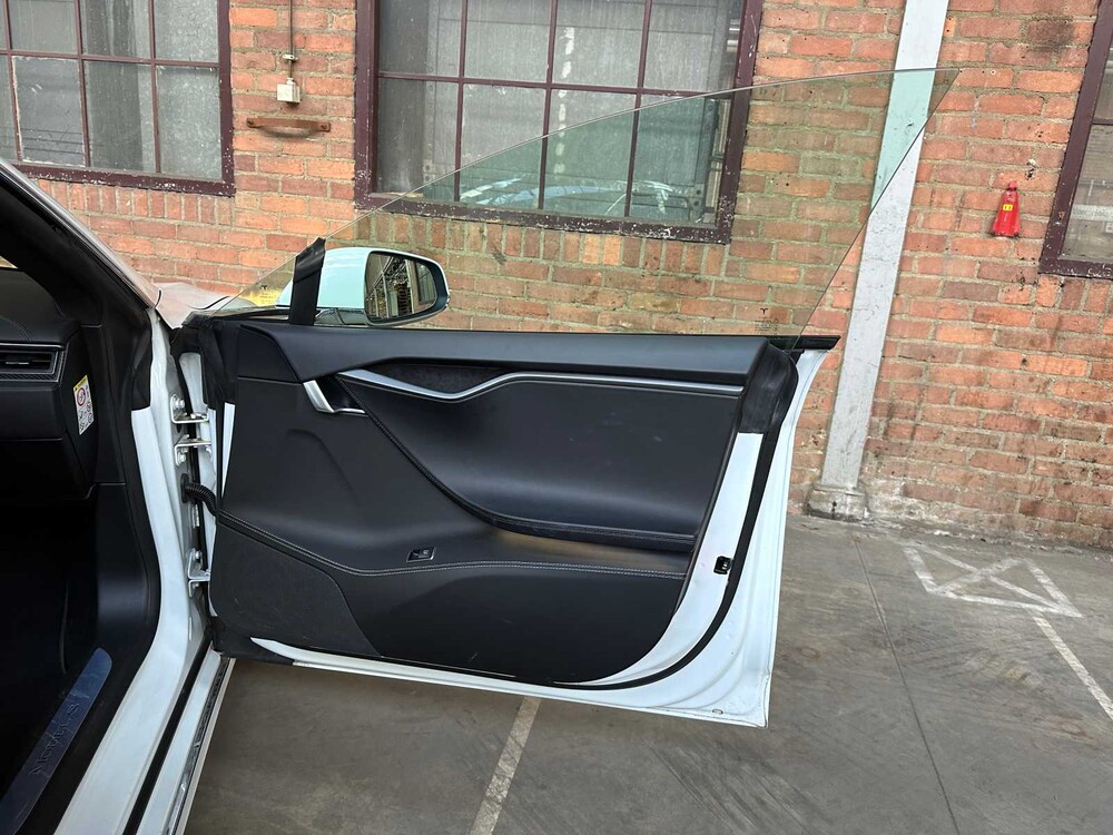 Tesla Model S 100D 417PS 2018 (Original-UK), TP-188-D