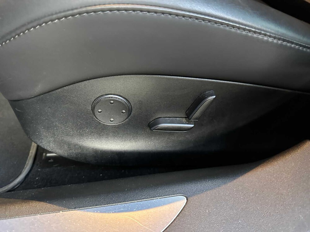 Tesla Model S 100D 417PS 2018 (Original-UK), TP-188-D