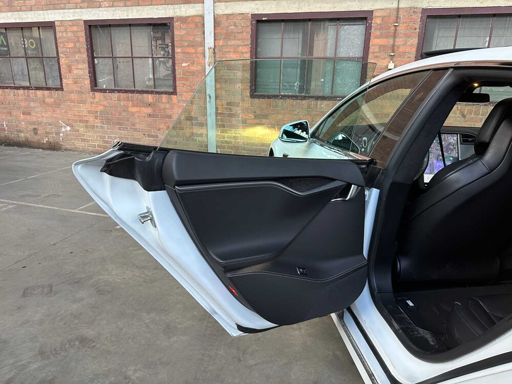 Tesla Model S 100D 417PS 2018 (Original-UK), TP-188-D