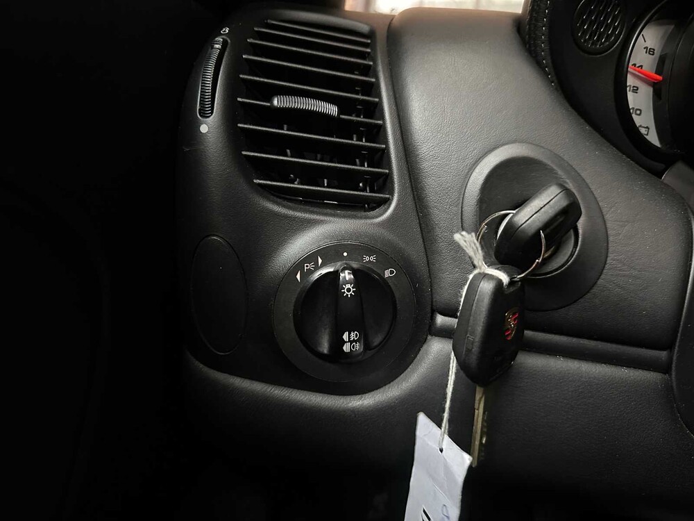 Porsche 911 Carrera 4 996 3.6 Coupé 320PS 2002, 83-TKV-4 