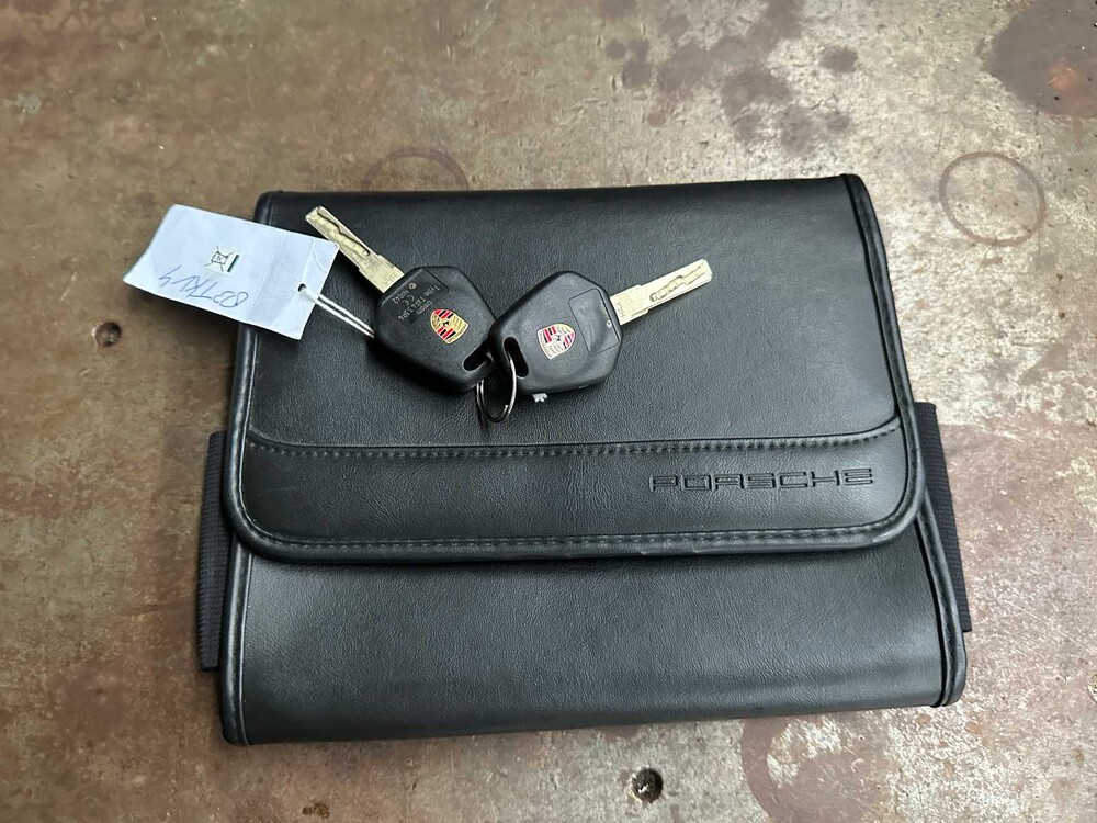 Porsche 911 Carrera 4 996 3.6 Coupé 320PS 2002, 83-TKV-4 