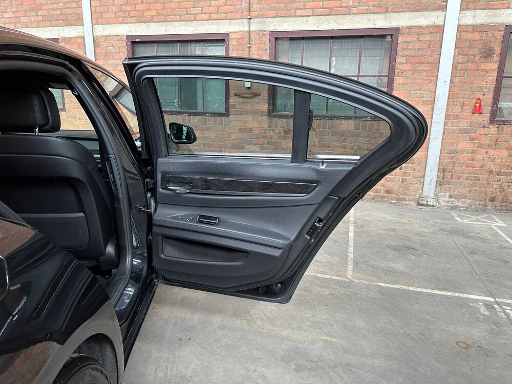 BMW 740i M-Sport 3.0 L6 326PS 2011 7er