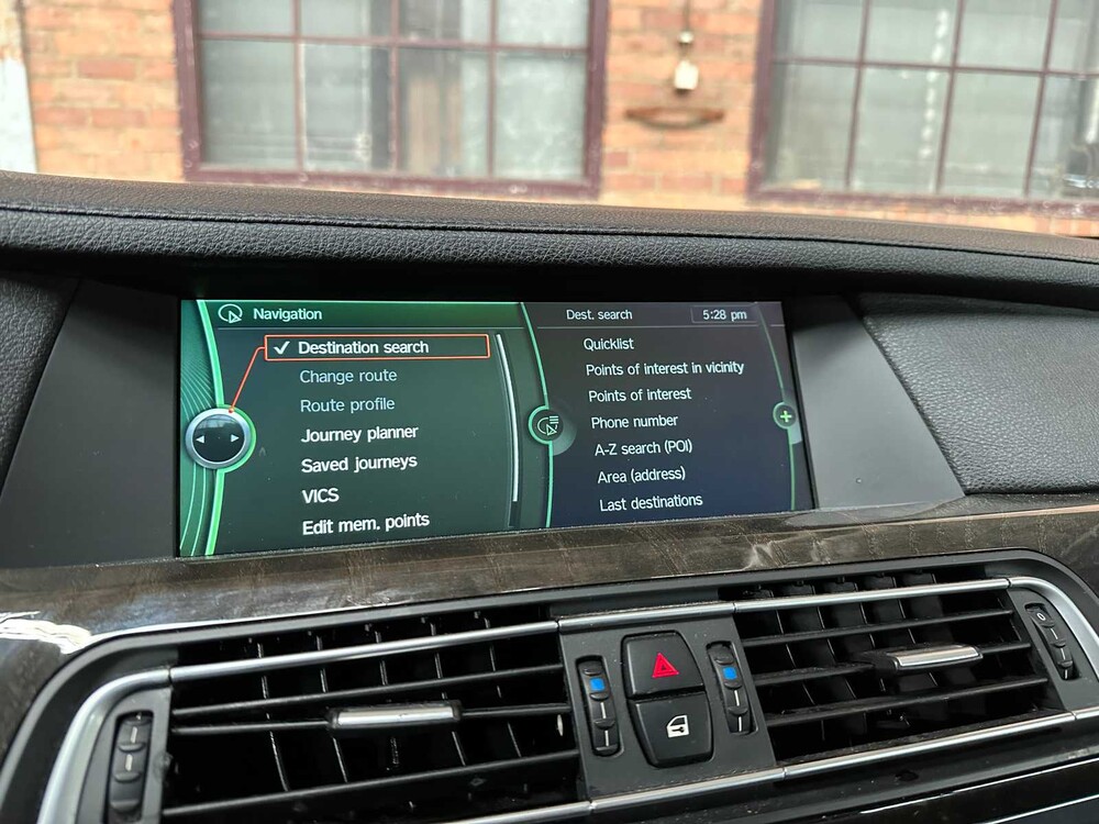 BMW 740i M-Sport 3.0 L6 326PS 2011 7er