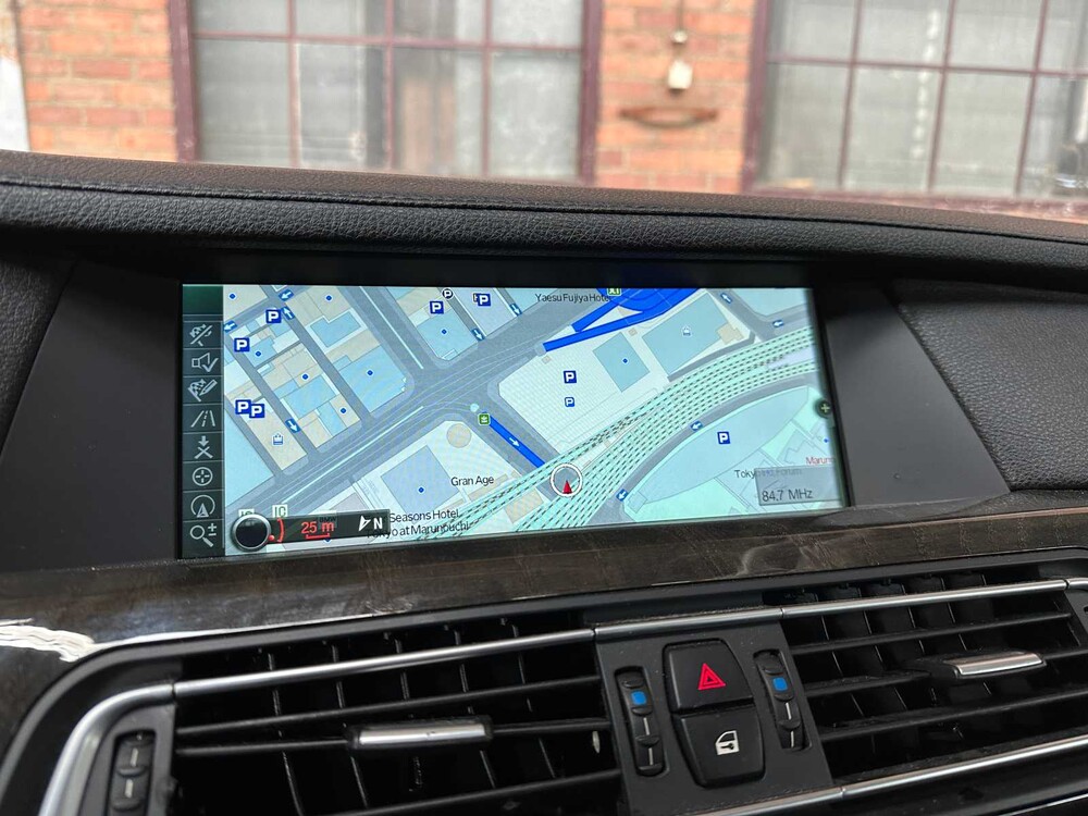 BMW 740i M-Sport 3.0 L6 326PS 2011 7er