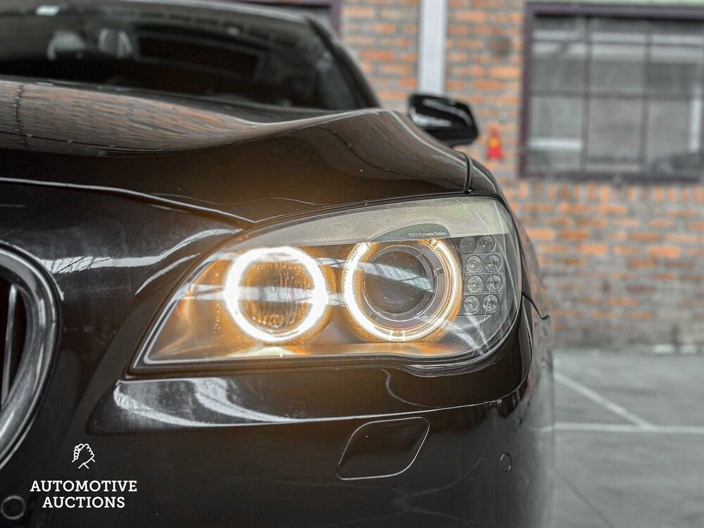 BMW 740i M-Sport 3.0 L6 326PS 2011 7er