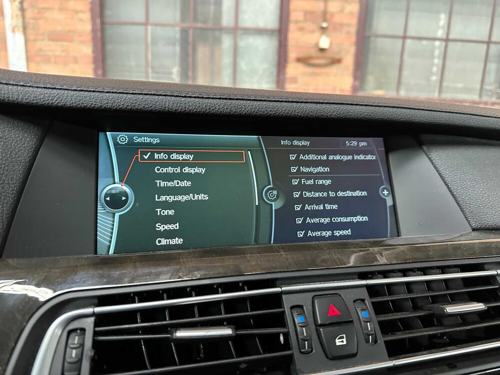 BMW 740i M-Sport 3.0 L6 326PS 2011 7er