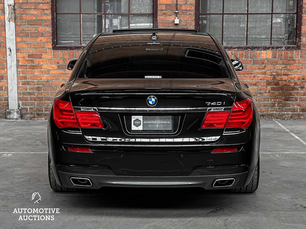 BMW 740i M-Sport 3.0 L6 326PS 2011 7er