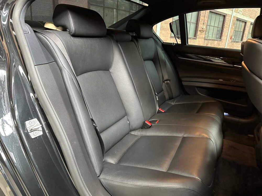 BMW 740i M-Sport 3.0 L6 326PS 2011 7er