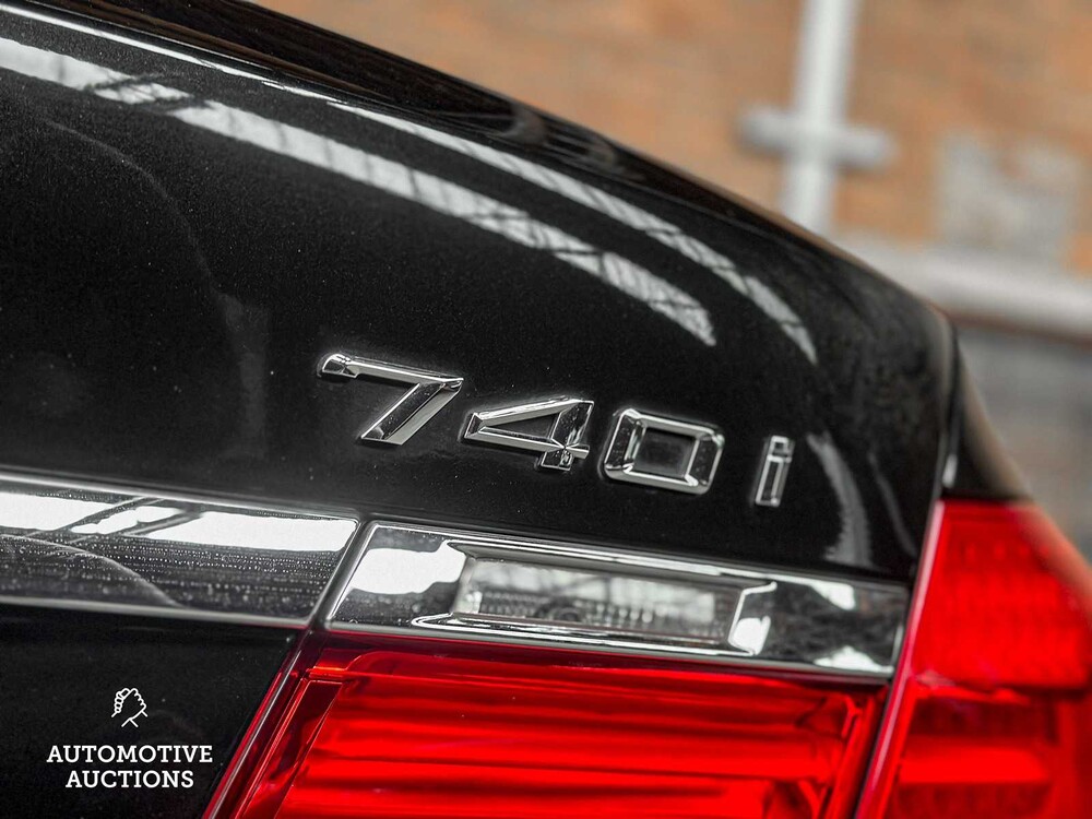 BMW 740i M-Sport 3.0 L6 326PS 2011 7er