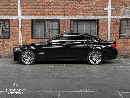 BMW 740i M-Sport 3.0 L6 326hp 2011 7-Series