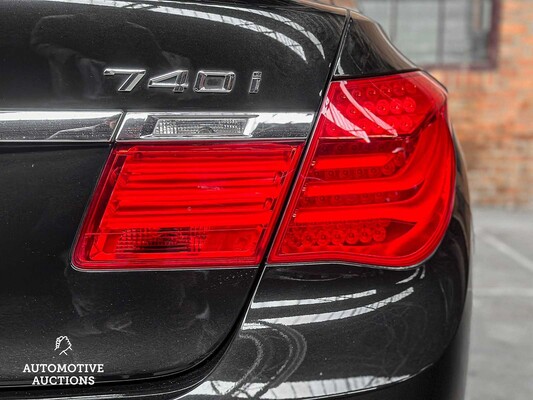 BMW 740i M-Sport 3.0 L6 326hp 2011 7-Series