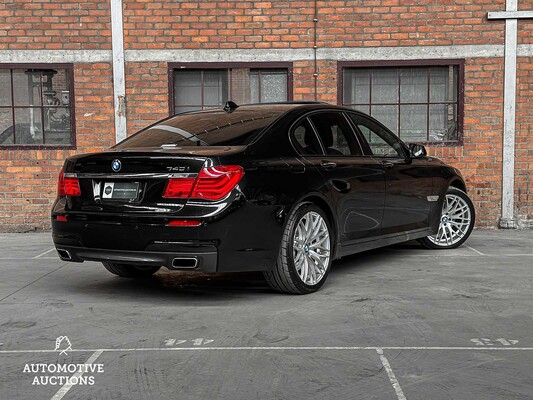 BMW 740i M-Sport 3.0 L6 326hp 2011 7-Series