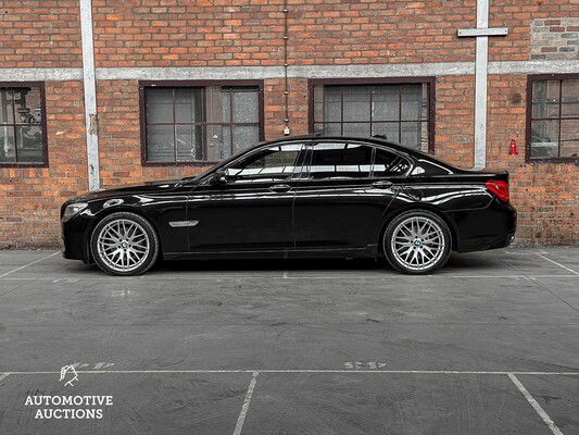 BMW 740i M-Sport 3.0 L6 326hp 2011 7-Series