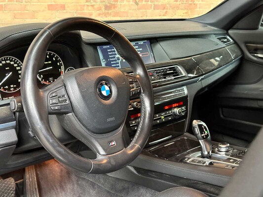 BMW 740i M-Sport 3.0 L6 326pk 2011 7-Serie