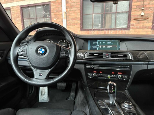 BMW 740i M-Sport 3.0 L6 326PS 2011 7er