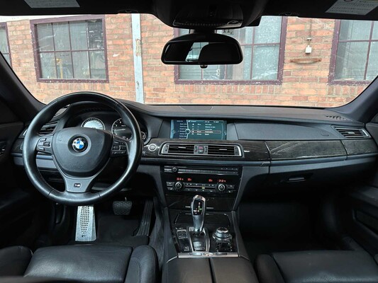 BMW 740i M-Sport 3.0 L6 326PS 2011 7er