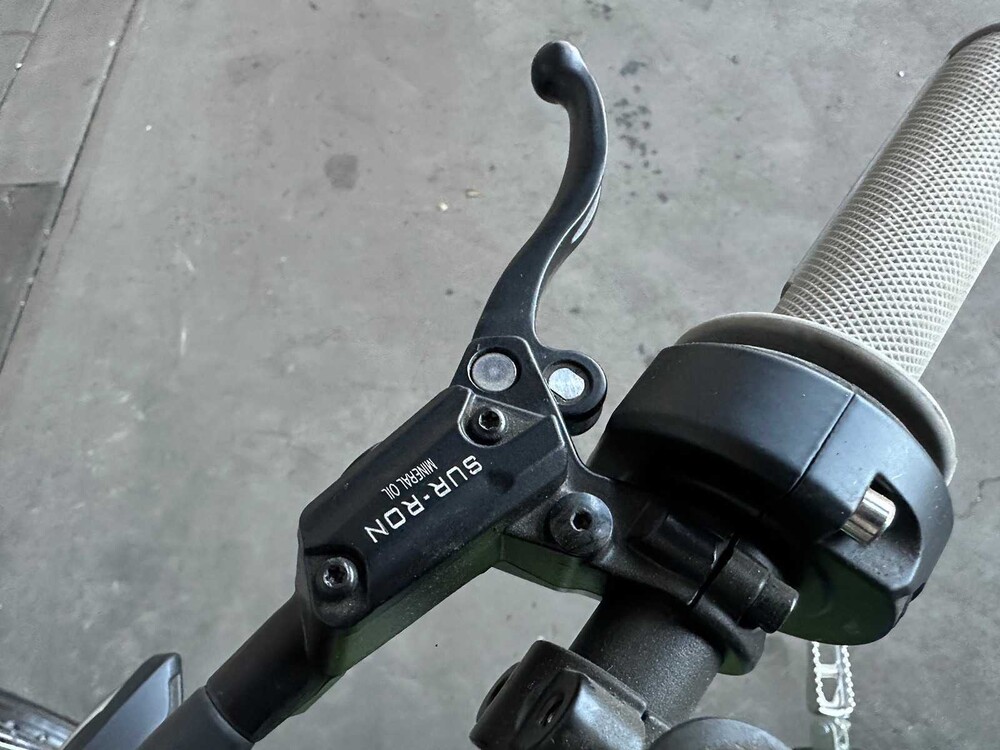 Sur-Ron Light Bee A067 L1EX Elektro Enduro Dirt Bike (neu aus der Box)