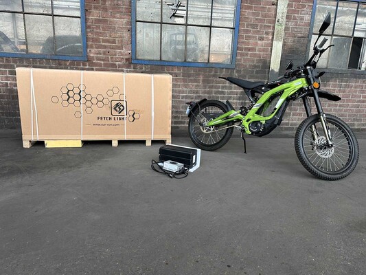Sur-Ron Light Bee A067 L1EX Elektro Enduro Dirt Bike (neu aus der Box)