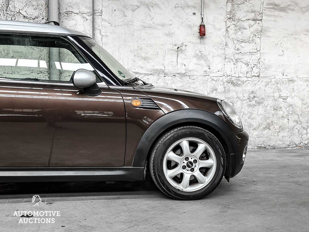 Mini Clubman 1.6 Cooper Chili 120pk 2008 -ORIG-NL-, 87-ZL-DH