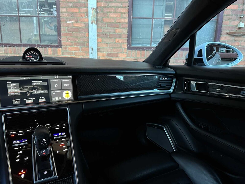 Porsche Panamera Turbo 4.0 V8 549PS Sport-Chrono 2017 -CARBON-