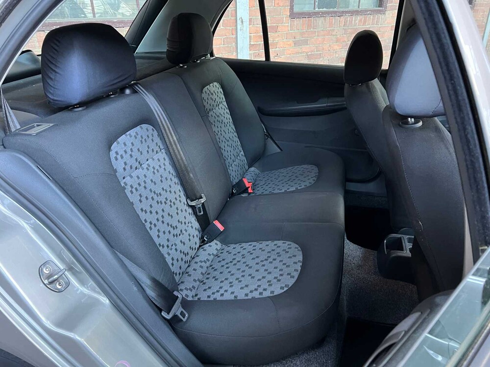 Skoda Fabia 1.4-16V Ambiente 75pk 2007, X-397-LV