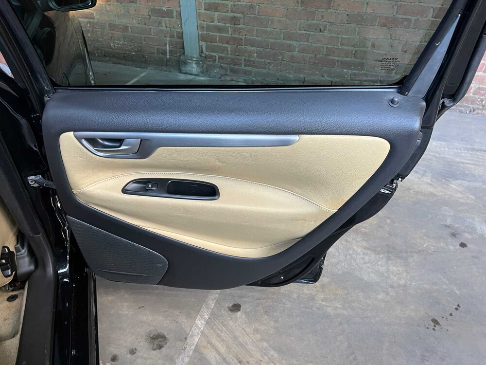 Volvo V70 2.5 R Geartronic 299pk 2004, SB-814-S Youngtimer