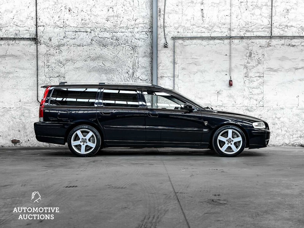 Volvo V70 2.5 R Geartronic 299pk 2004, SB-814-S Youngtimer