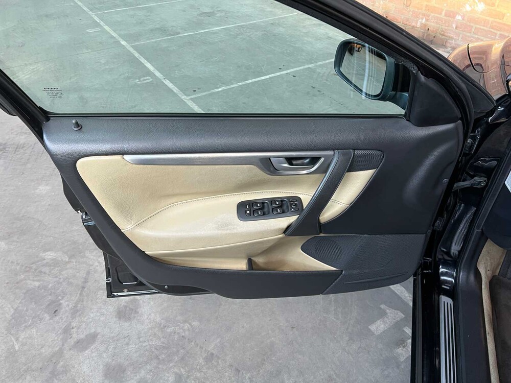 Volvo V70 2.5 R Geartronic 299pk 2004, SB-814-S Youngtimer