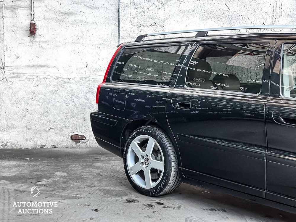 Volvo V70 2.5 R Geartronic 299pk 2004, SB-814-S Youngtimer